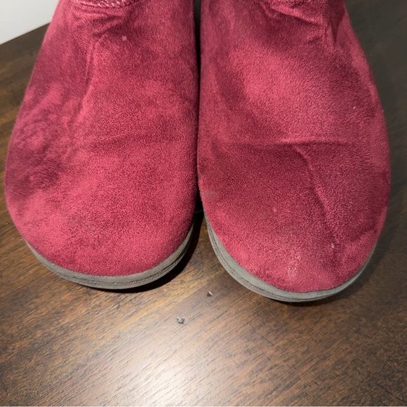 Vionic Fairfax Red Faux Fur Suede Winter Boots Ankle Booties Winter Size 9 - Picture 3 of 9